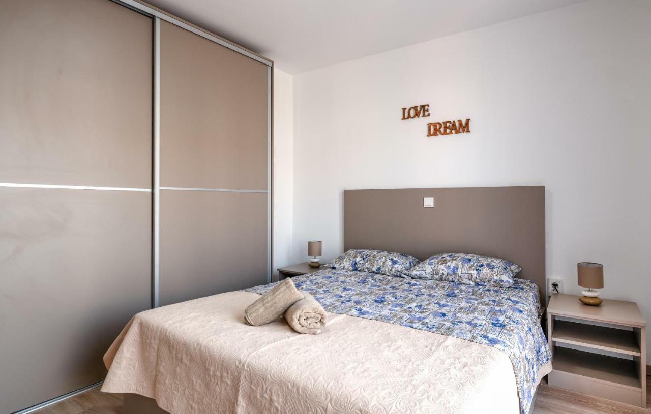 Family Apartment Ingrid Pula Bagian luar foto